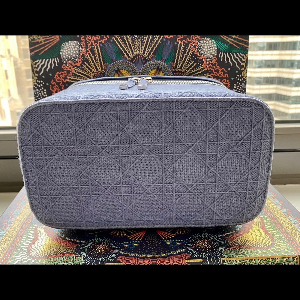 Christian Dior Travel Vanity Case. - Picture 5 of 12
